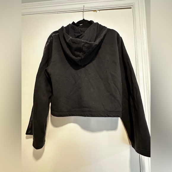 Women’s Medium Adidas Black Cropped extra Wide Sleeve Three Camo Stripe Hoodie. - Picture 3 of 16
